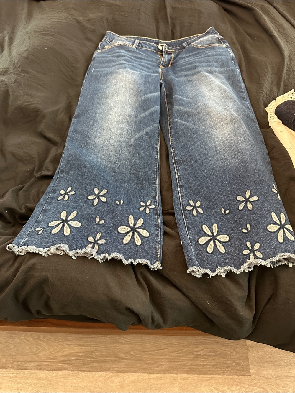 Women’s Dark Blue Floral Embroidered Wide-Leg Jeans